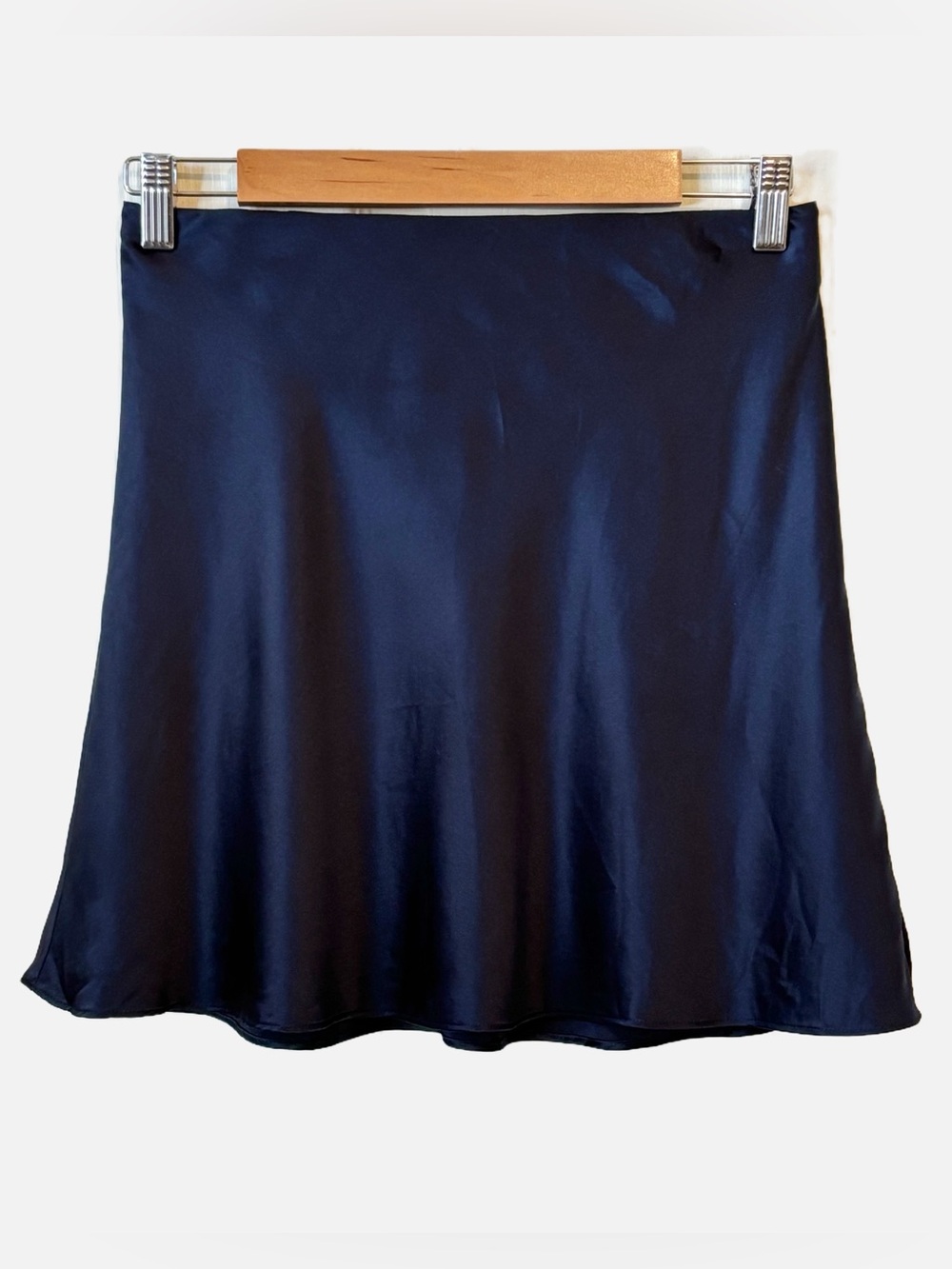 Quince 100% Washable Silk Mini Skirt Navy
Women’s Small - Picture 11 of 11